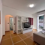 Apartamento Joivy Inviting 1-bedroom Flat With Balcony In *