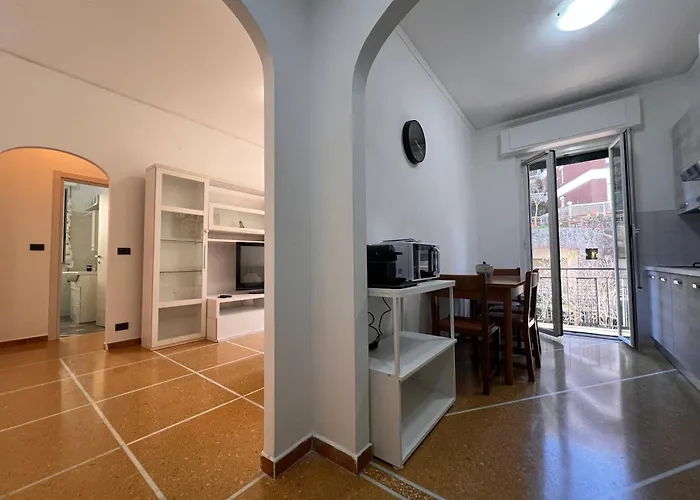 Joivy Inviting 1-bedroom Flat With Balcony In